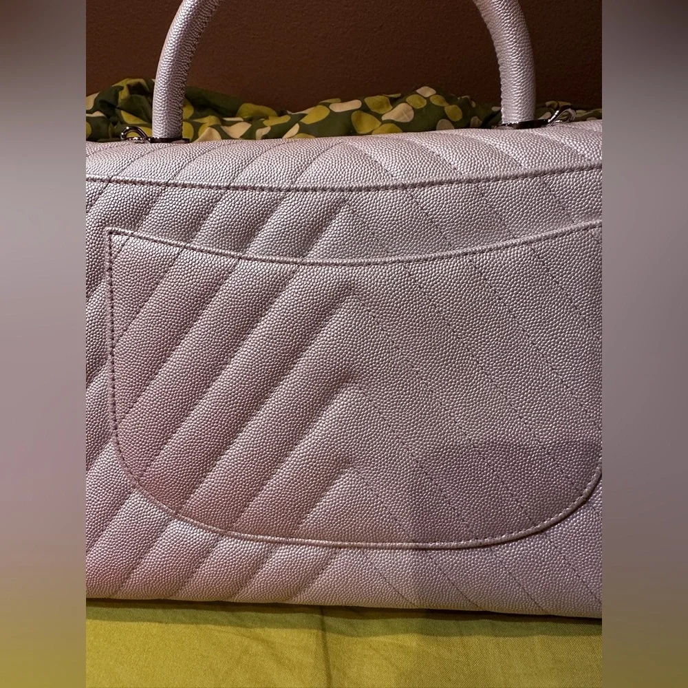 Chanel pearlescent white coco handle medium/large size. - Picture 4 of 16